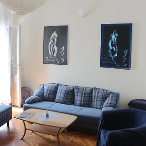 Market Apartment